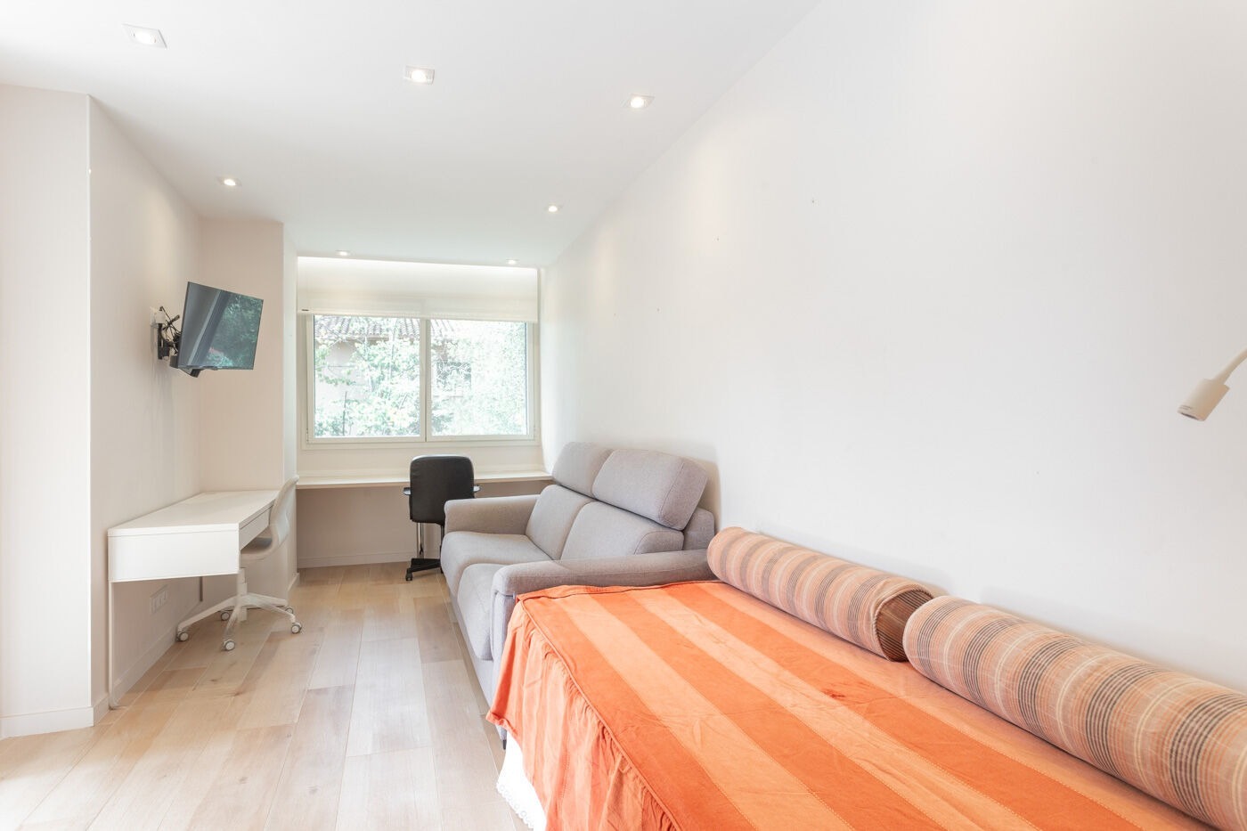 Māja Barcelona, Spānijā 7 istabas,  Nr. 141050