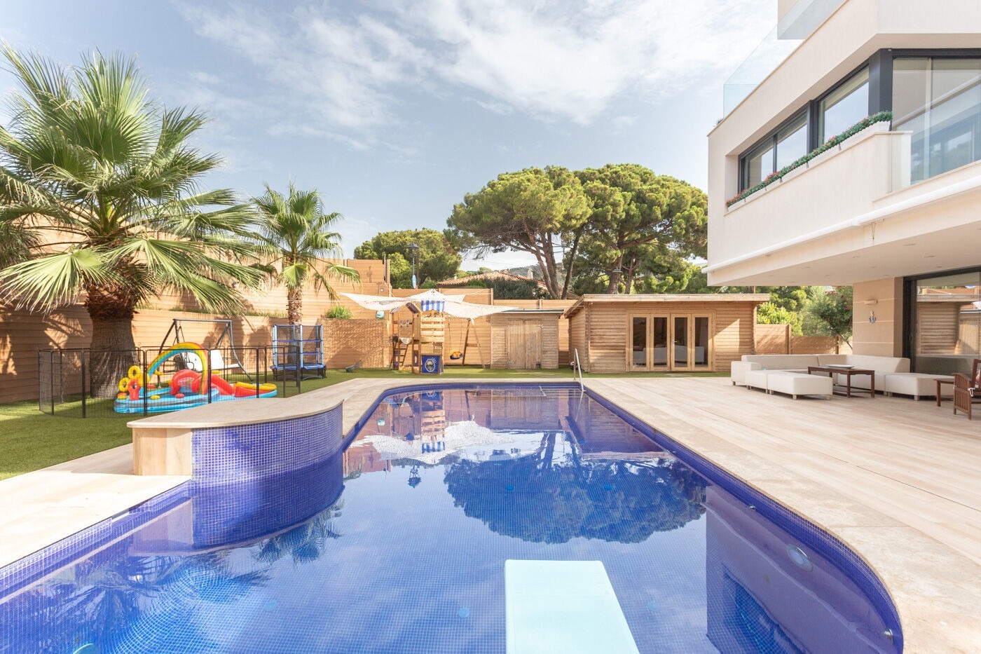 Māja Barcelona, Spānijā 7 istabas,  Nr. 141050
