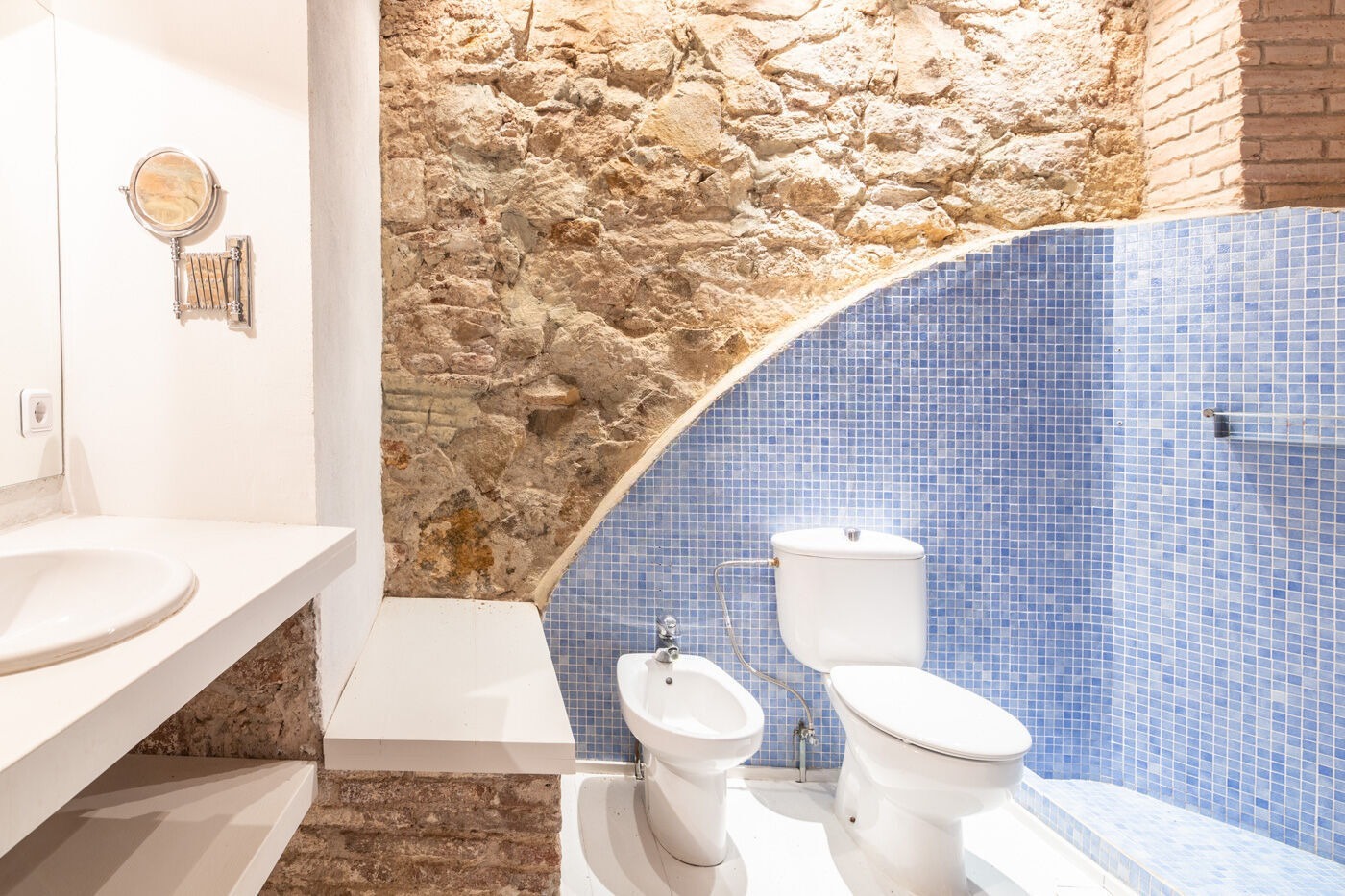 House in Barcelona, Spain 6 bedrooms,  No. 141052