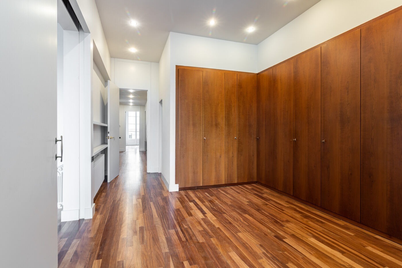 House in Barcelona, Spain 6 bedrooms,  No. 141052