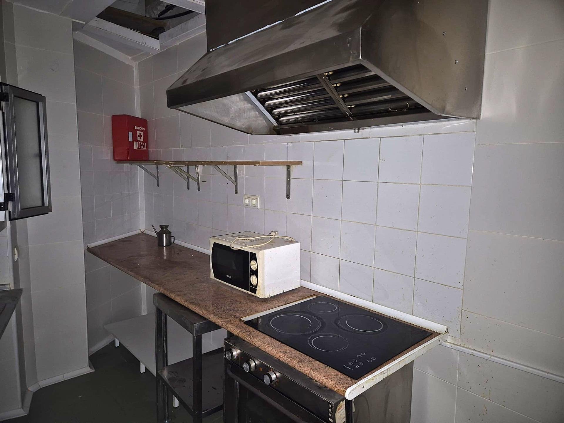 Commercial property in Alicante, Spain 90 sq.m. No. 195318