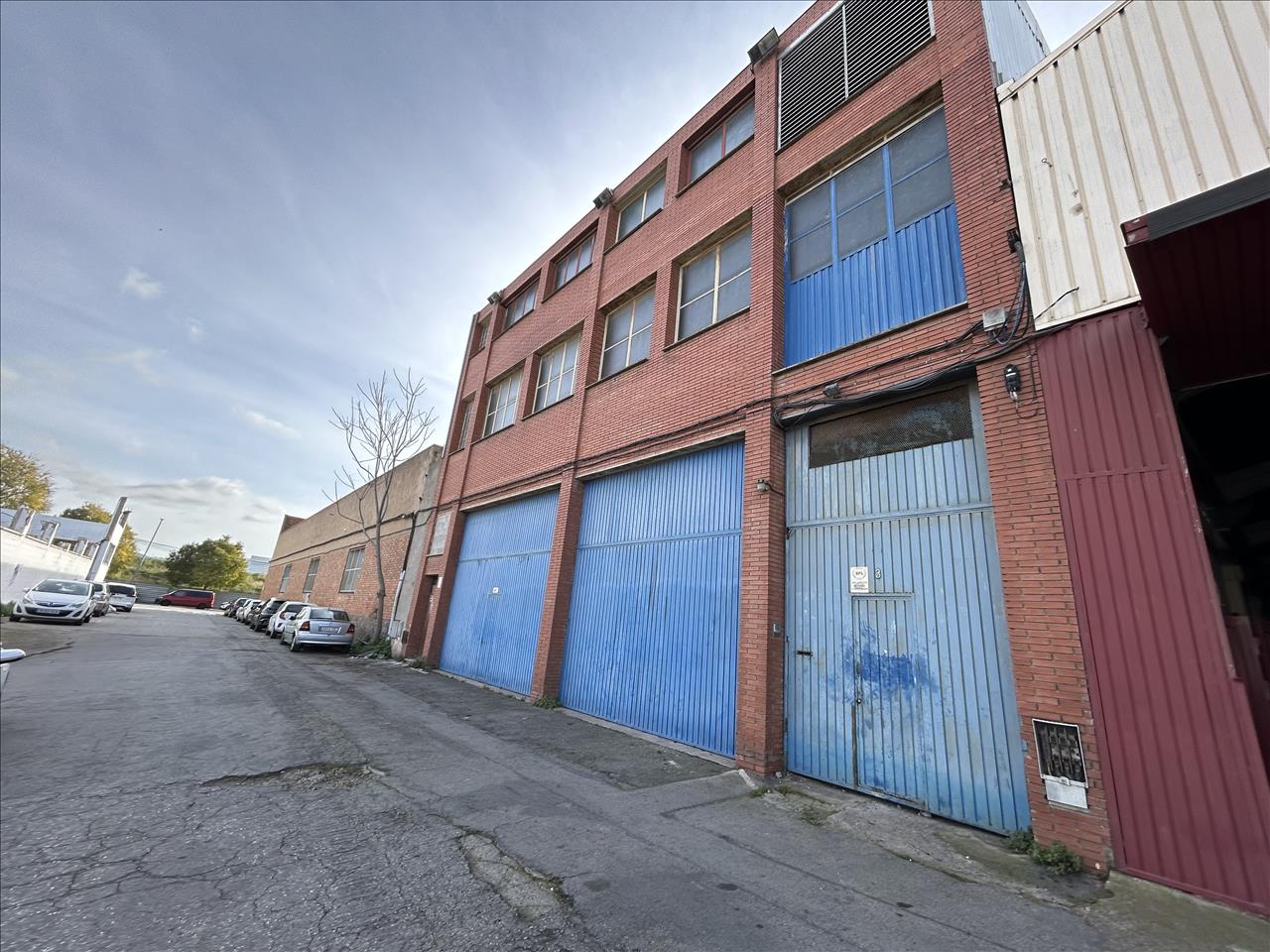 Liikekiinteistö Ripollet, Barcelona, Espanja 3342 m2 No. 166970
