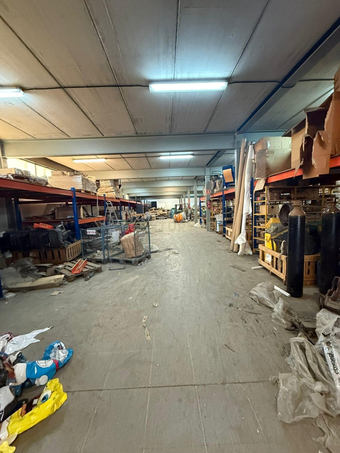 Liikekiinteistö Ripollet, Barcelona, Espanja 3342 m2 No. 166970
