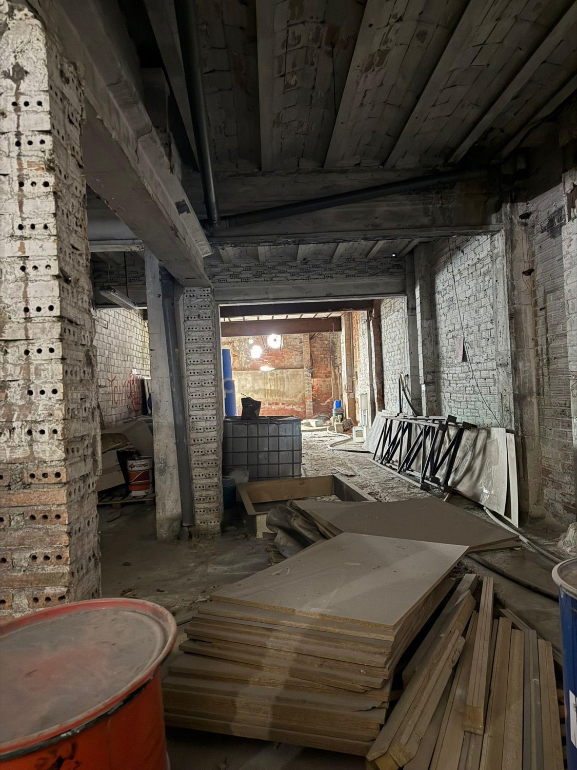 Liikekiinteistö Ripollet, Barcelona, Espanja 3342 m2 No. 166970