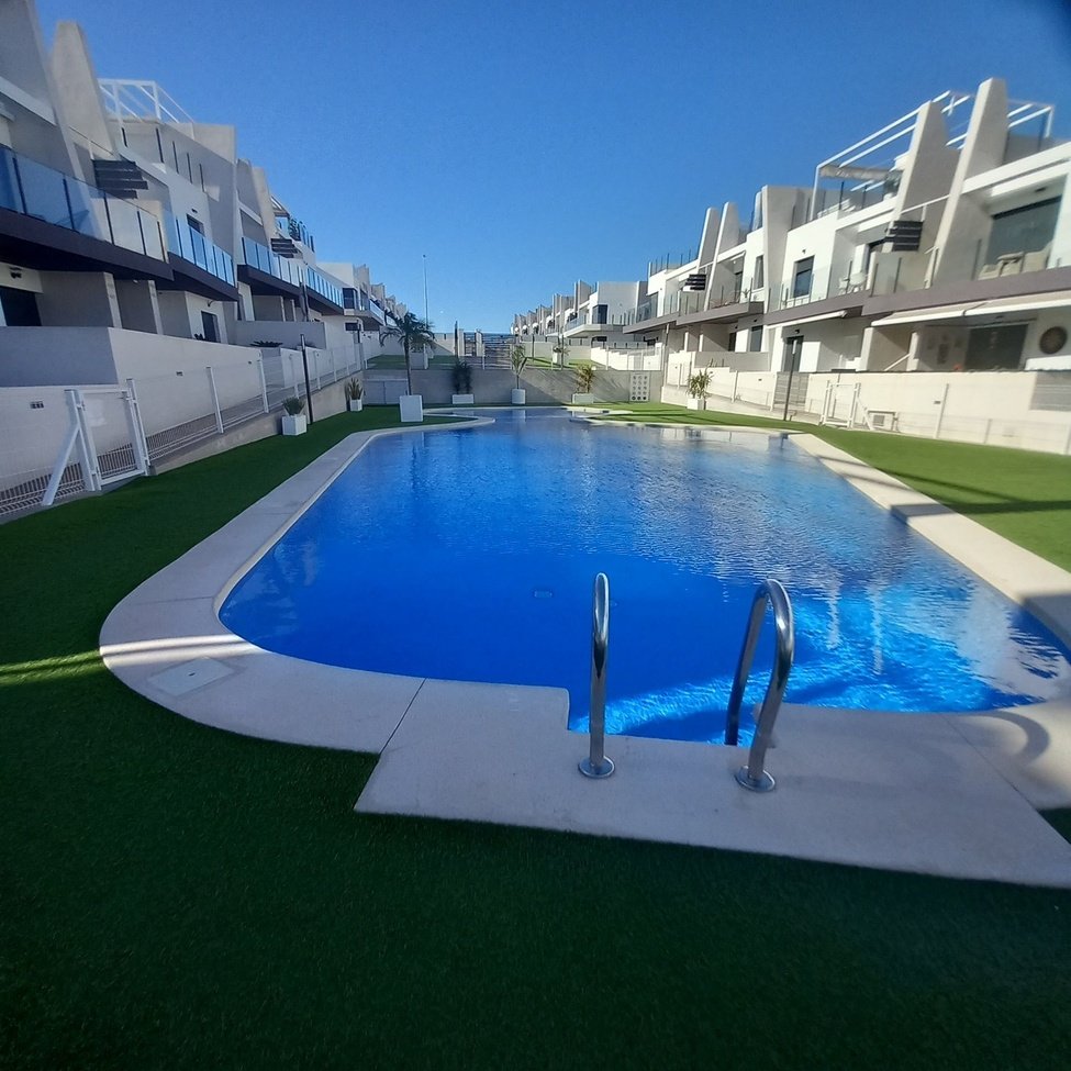 Apartamento en San Miguel de Salinas, Alicante, España 2 dormitorios, 70 m2 No. 189391