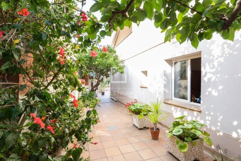 Villa en Esplugues de Llobregat, Barcelona, España 6 dormitorios, 282 m2 No. 150899