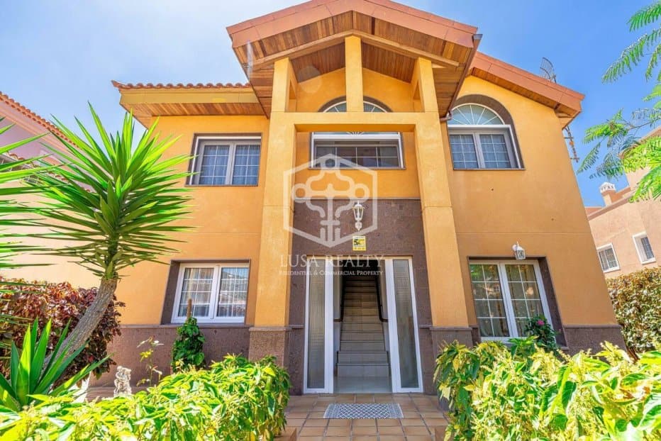 Villa en Adeje, Tenerife, España 3 dormitorios, 145 m2 No. 96005