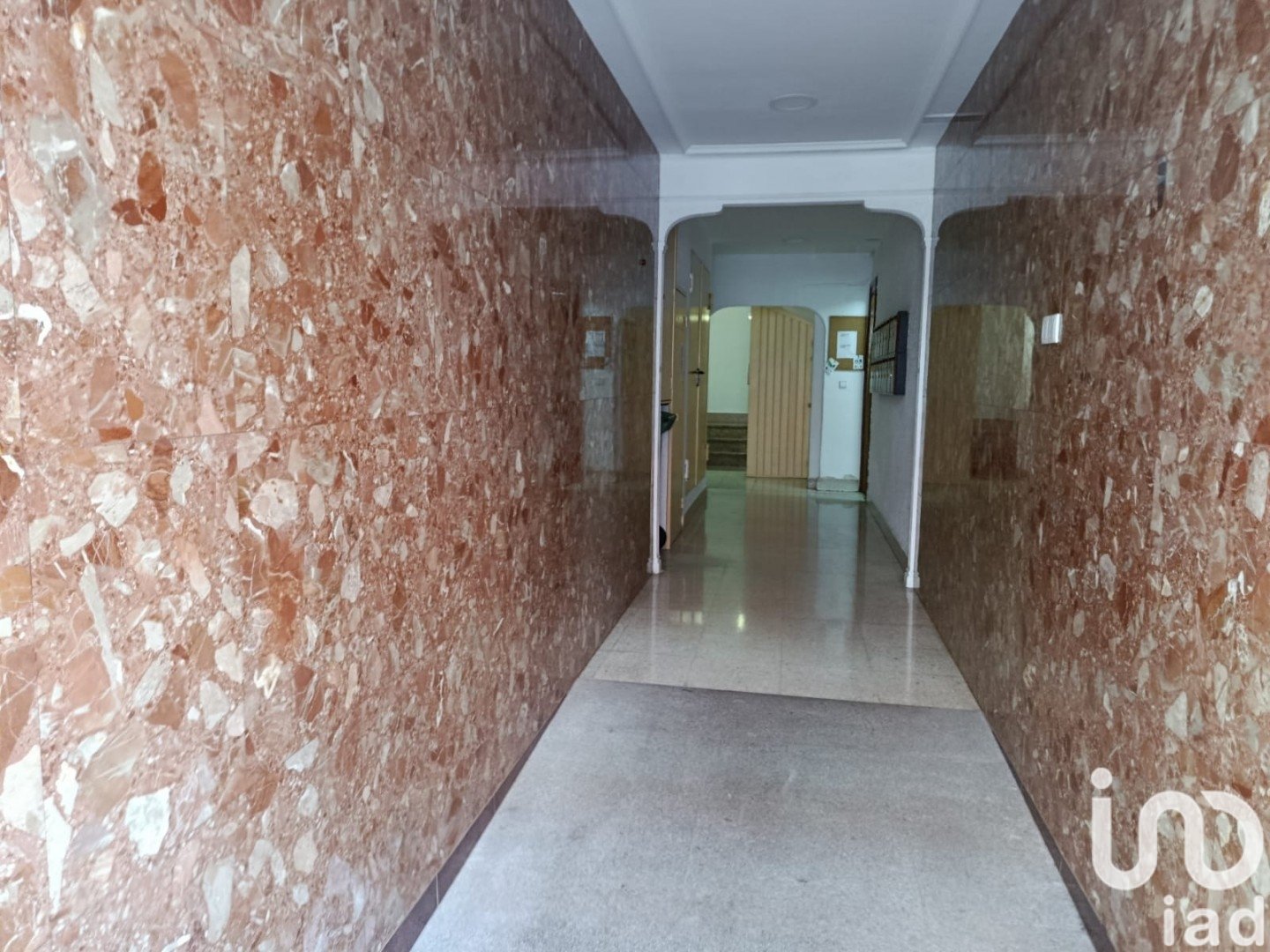 Propiedad comercial en Zaragoza, España 178 m2 No. 185692