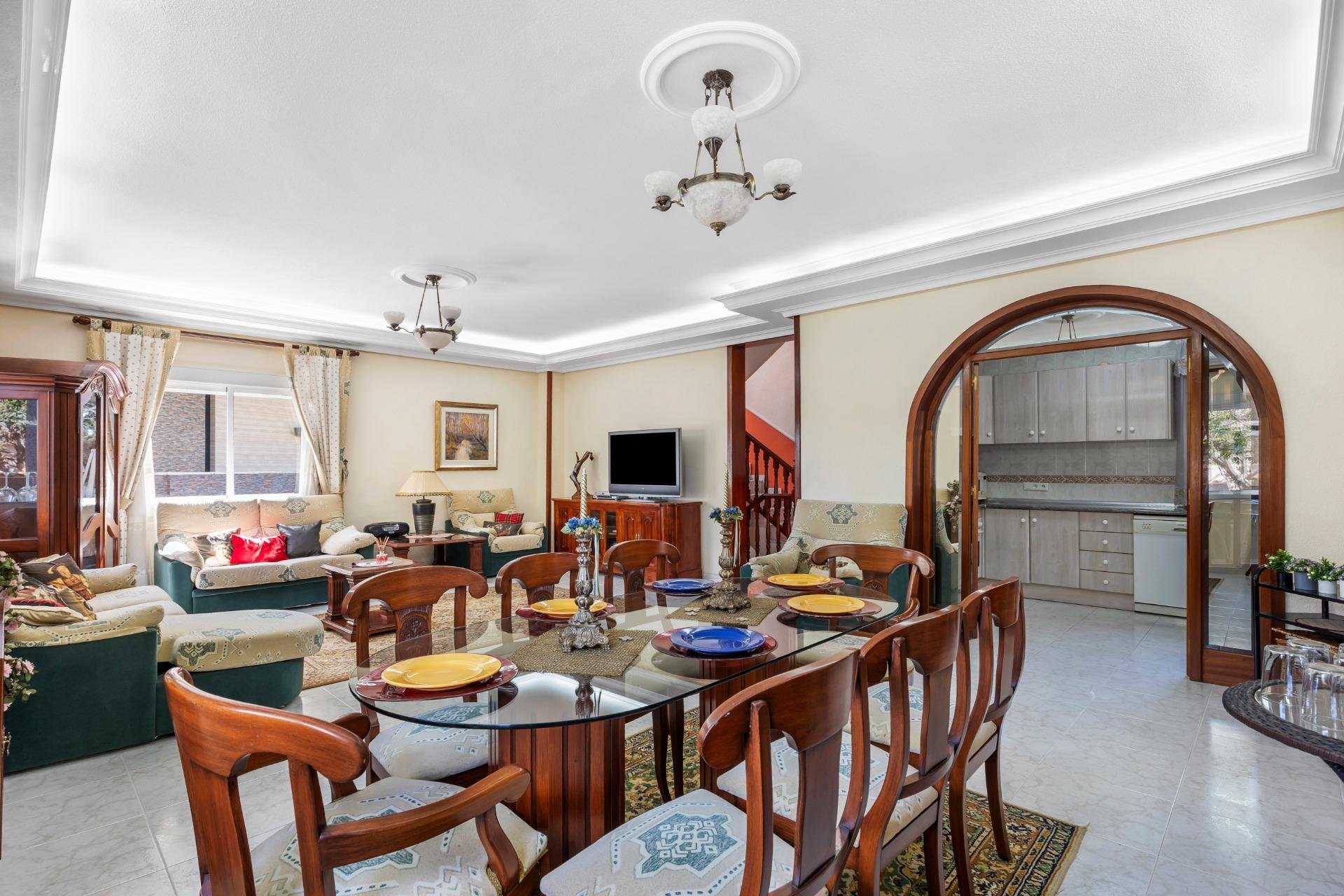 Villa Alicante, Spānijā 5 istabas, 240 m2 Nr. 189097