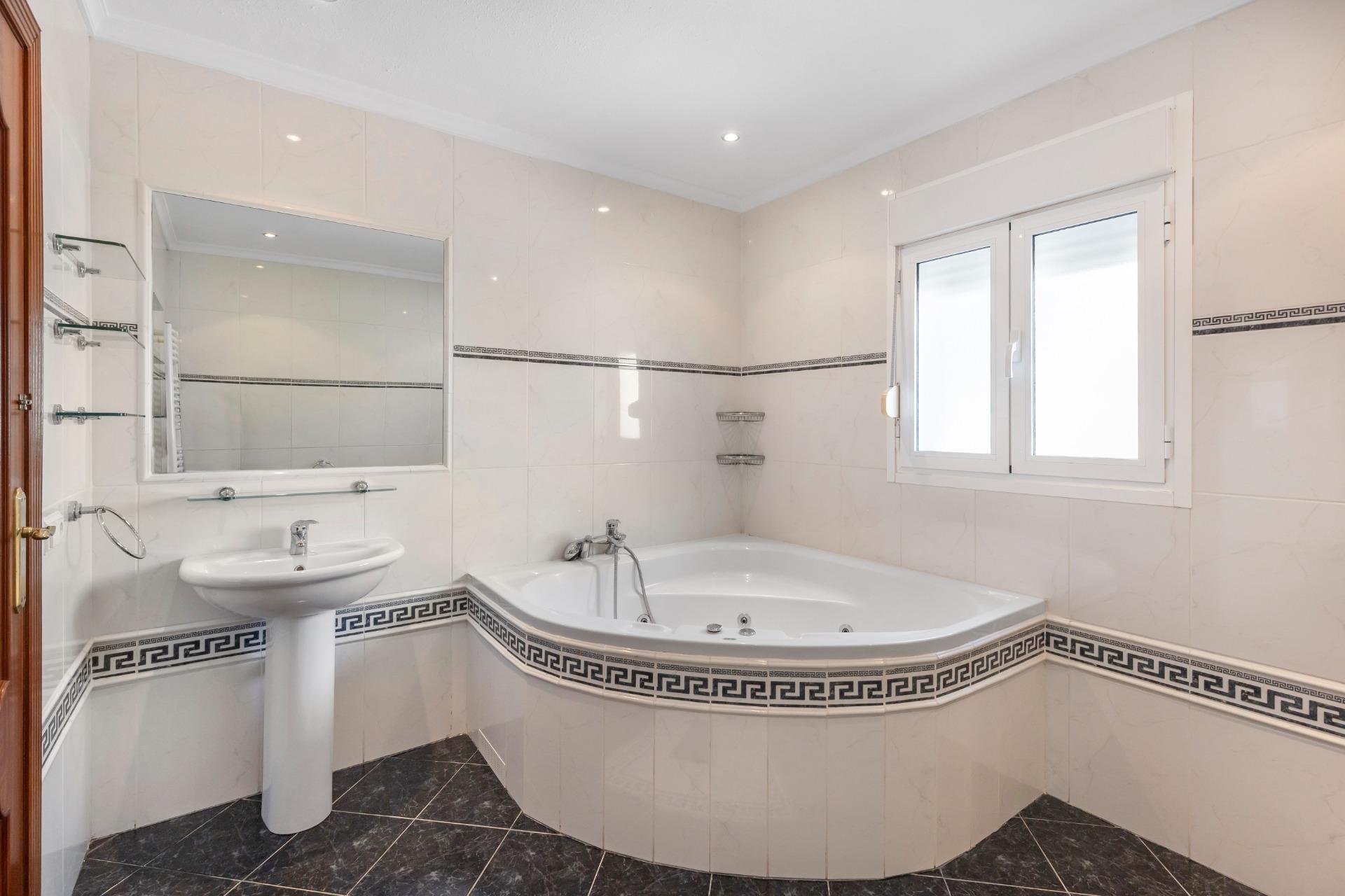 Villa Alicante, Spānijā 5 istabas, 240 m2 Nr. 189097