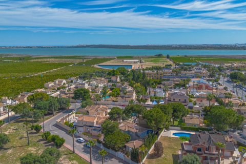 Villa in Alicante, Spain 5 bedrooms, 240 sq.m. No. 189097