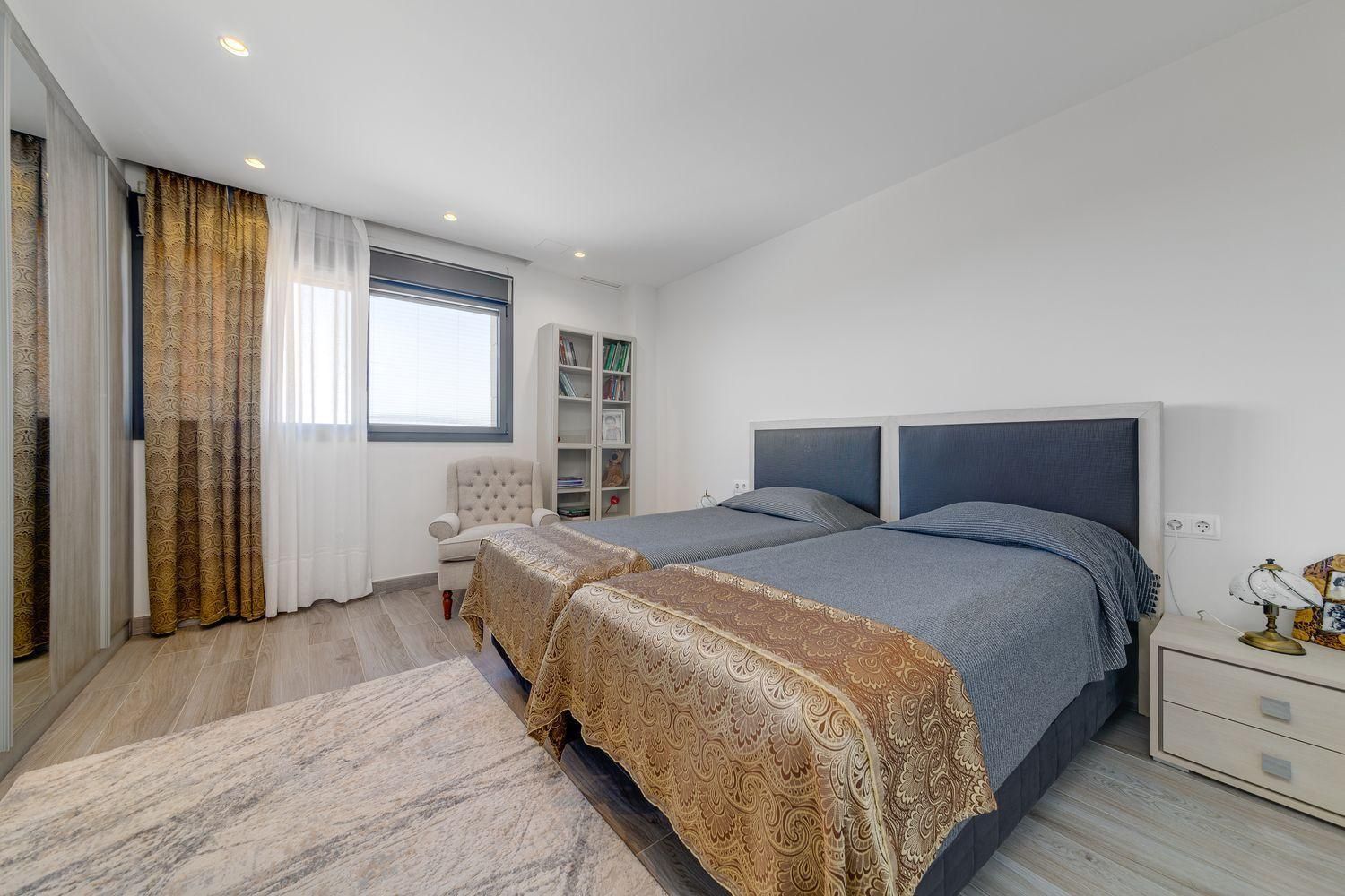 Villa i Torrevieja, Alicante, Spanien 461 kvm. Nr. 165838