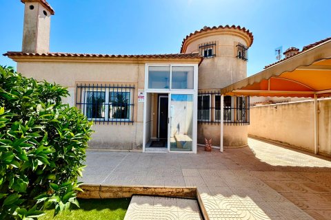 Villa a Torrevieja, Alicante, Spagna 3 camere da letto, 126 mq. N° 193797
