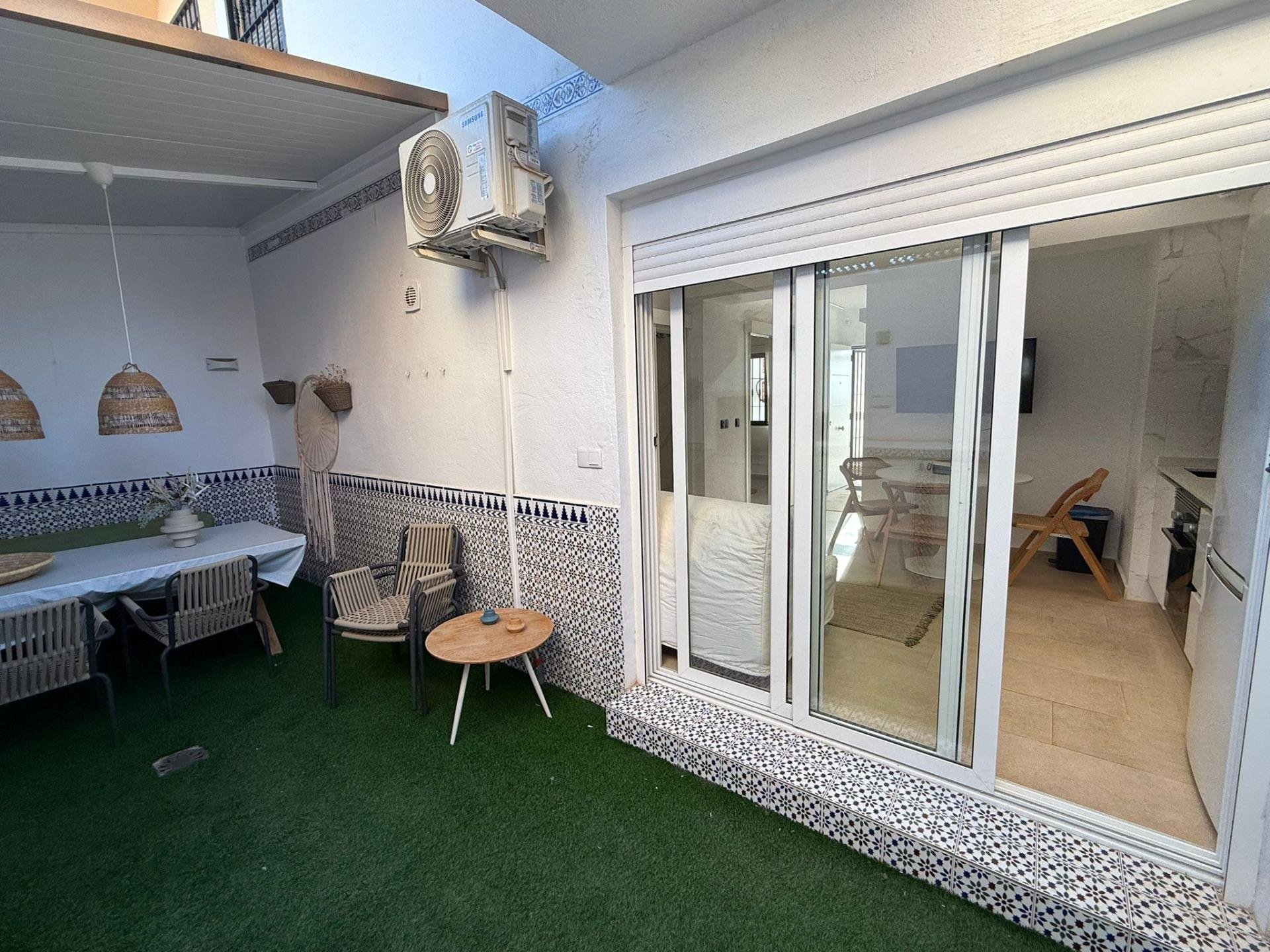 Bungalow a Torrevieja, Alicante, Spagna 2 camere da letto, 65 mq. N° 195541