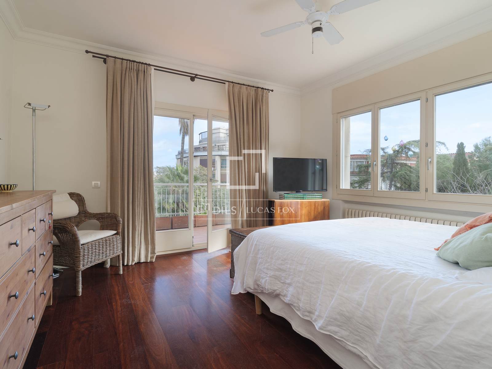 Apartamento en Barcelona, España 6 dormitorios, 392 m2 No. 160839