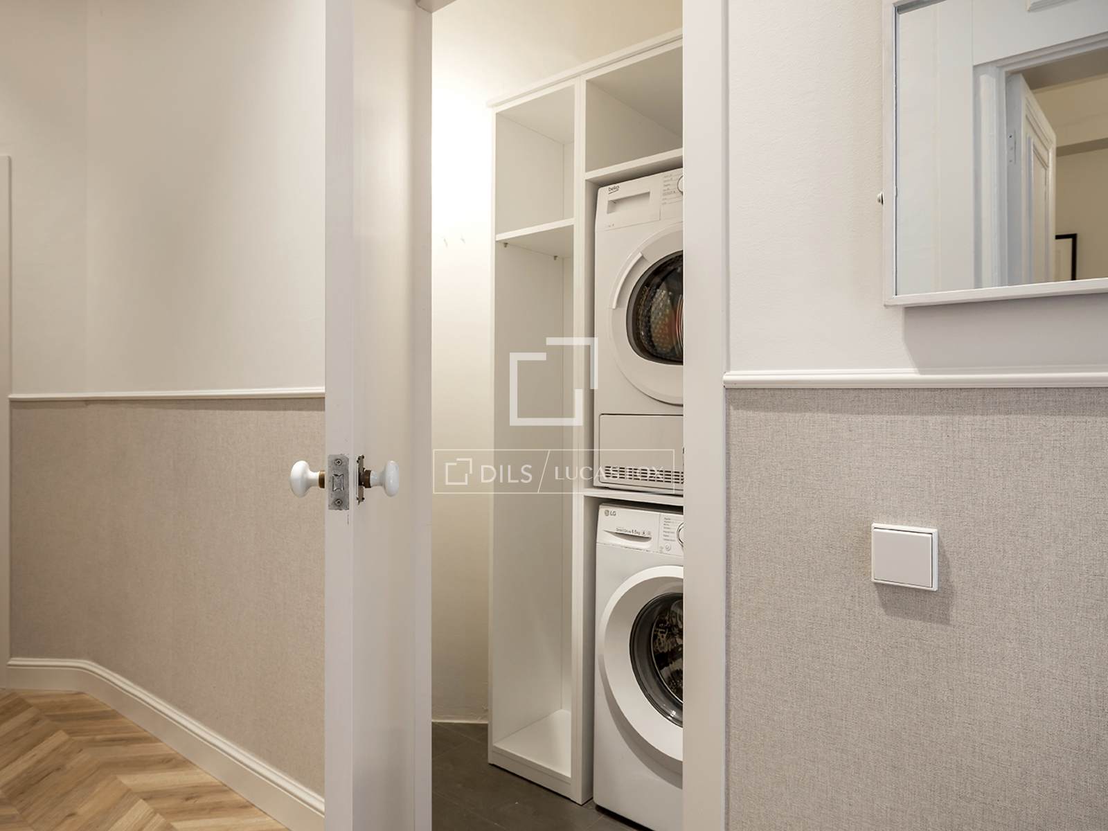 Apartamento en Barcelona, España 2 dormitorios, 91 m2 No. 160843