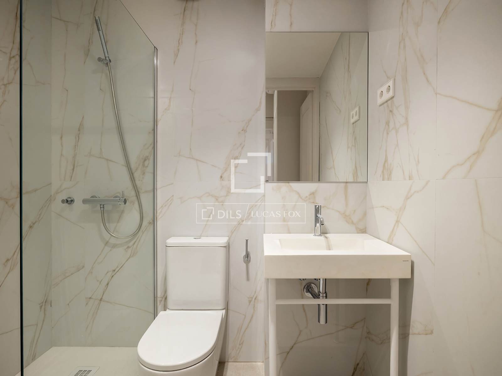 Apartamento en Barcelona, España 2 dormitorios, 91 m2 No. 160843