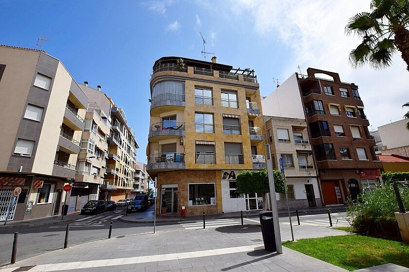 Liikekiinteistö Torrevieja, Alicante, Espanja 1 makuuhuone, 90 m2 No. 103539