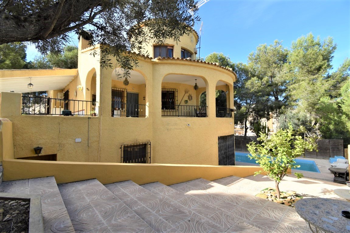 Villa in Villamartin, Alicante, Spanien 6 Schlafzimmer, 180 m2 Nr. 136976