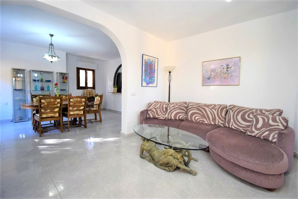 Villa in Villamartin, Alicante, Spanien 6 Schlafzimmer, 180 m2 Nr. 136976