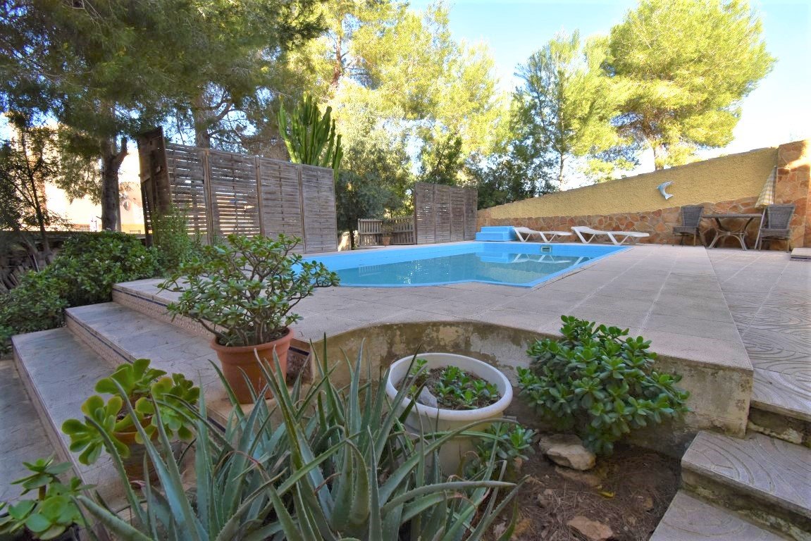 Villa in Villamartin, Alicante, Spanien 6 Schlafzimmer, 180 m2 Nr. 136976