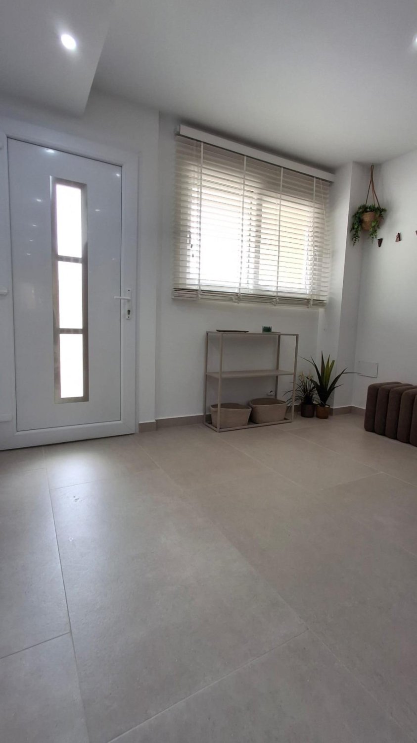 Apartamento en Torrevieja, Alicante, España 2 dormitorios, 105 m2 No. 189068