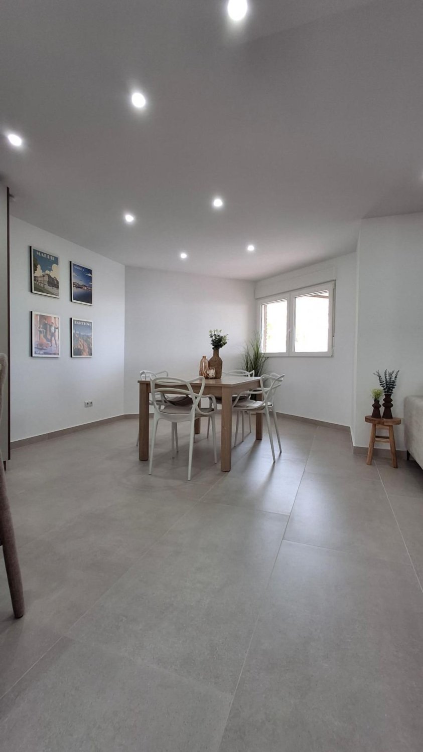 Apartamento en Torrevieja, Alicante, España 2 dormitorios, 105 m2 No. 189068