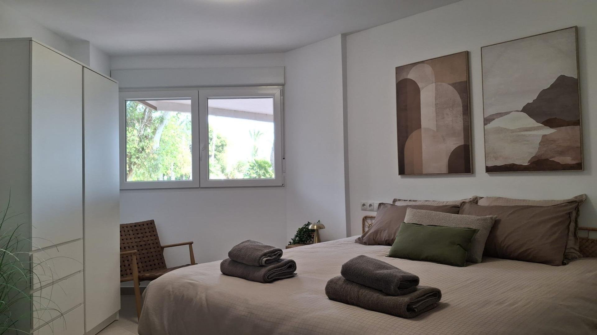 Apartamento en Torrevieja, Alicante, España 2 dormitorios, 105 m2 No. 189068