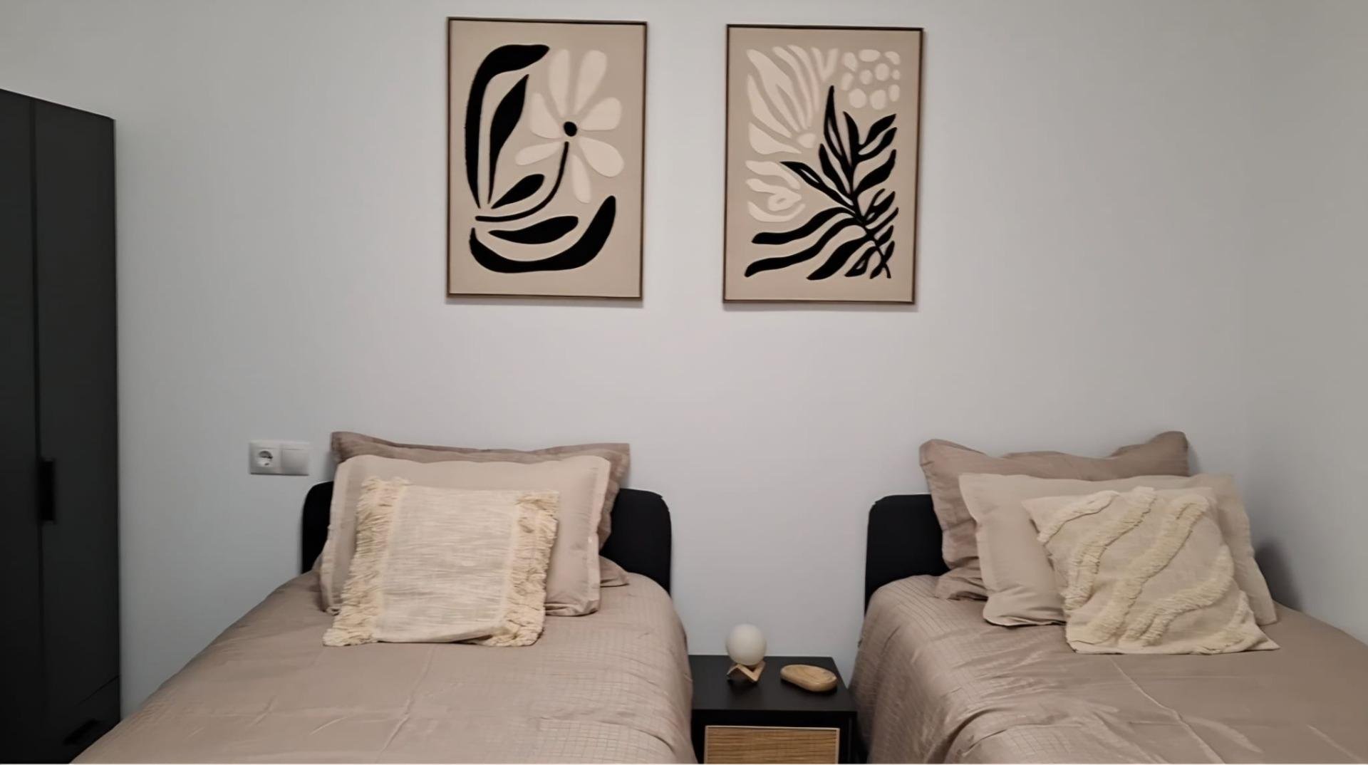Apartamento en Torrevieja, Alicante, España 2 dormitorios, 105 m2 No. 189068