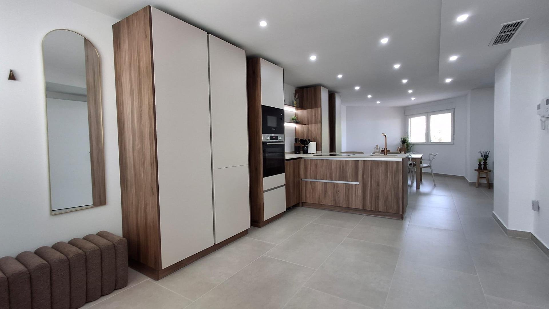 Apartamento en Torrevieja, Alicante, España 2 dormitorios, 105 m2 No. 189068