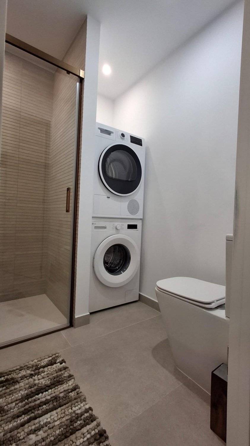 Apartamento en Torrevieja, Alicante, España 2 dormitorios, 105 m2 No. 189068