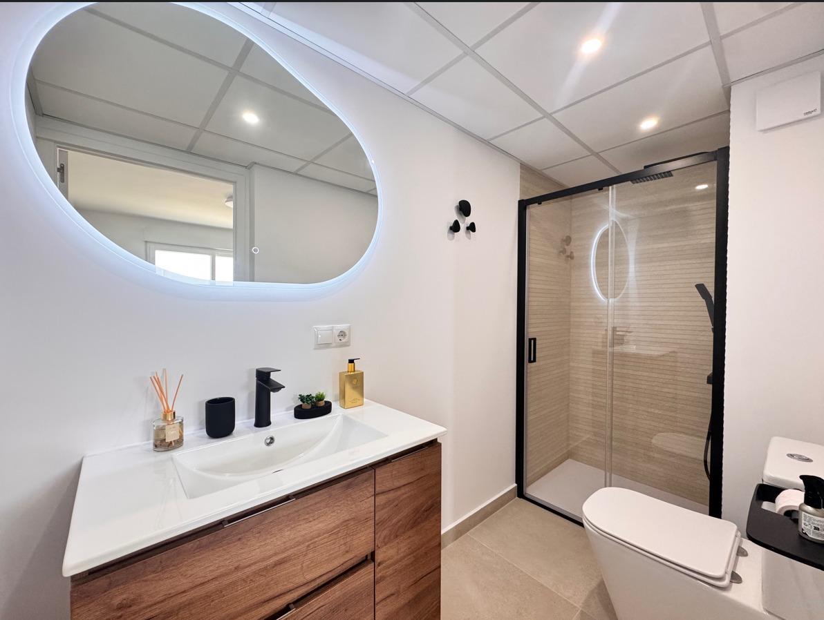 Apartamento en Torrevieja, Alicante, España 2 dormitorios, 89 m2 No. 189069