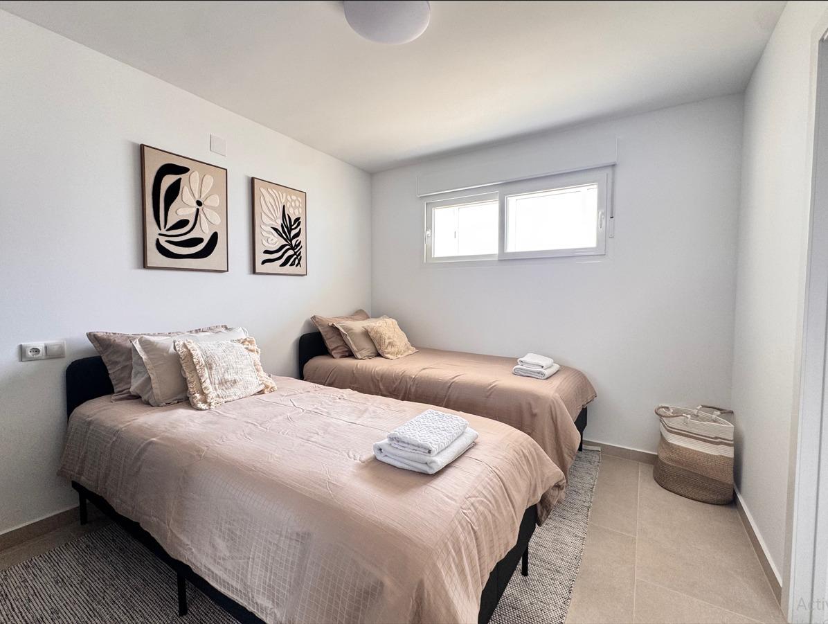 Apartamento en Torrevieja, Alicante, España 2 dormitorios, 89 m2 No. 189069