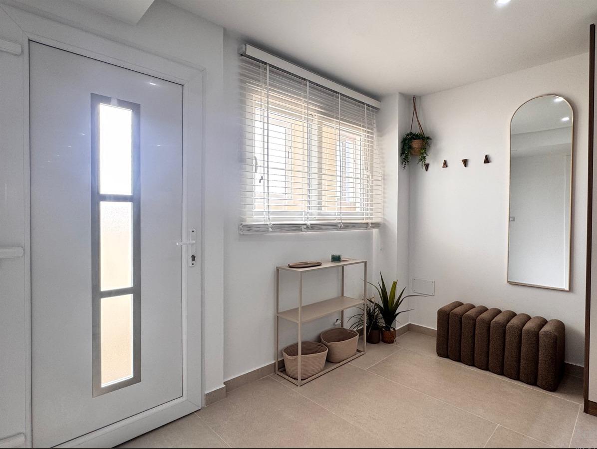 Apartamento en Torrevieja, Alicante, España 2 dormitorios, 89 m2 No. 189069