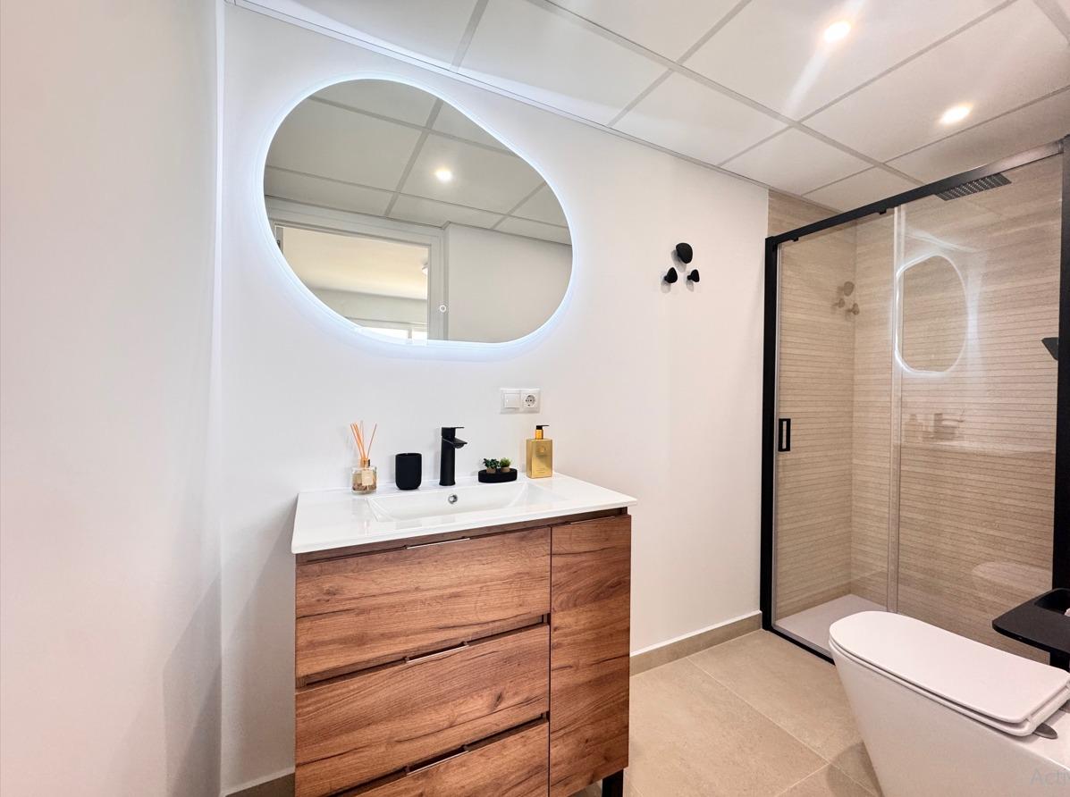 Apartamento en Torrevieja, Alicante, España 2 dormitorios, 89 m2 No. 189069