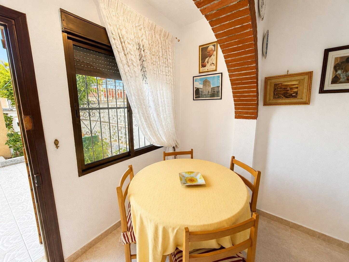 Bungalow en Torrevieja, Alicante, España 3 dormitorios, 52 m2 No. 195896