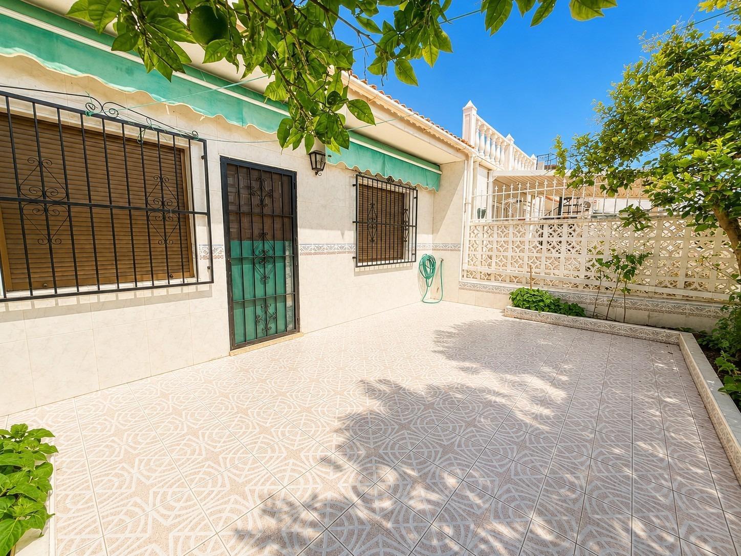 Bungalow en Torrevieja, Alicante, España 3 dormitorios, 52 m2 No. 195896