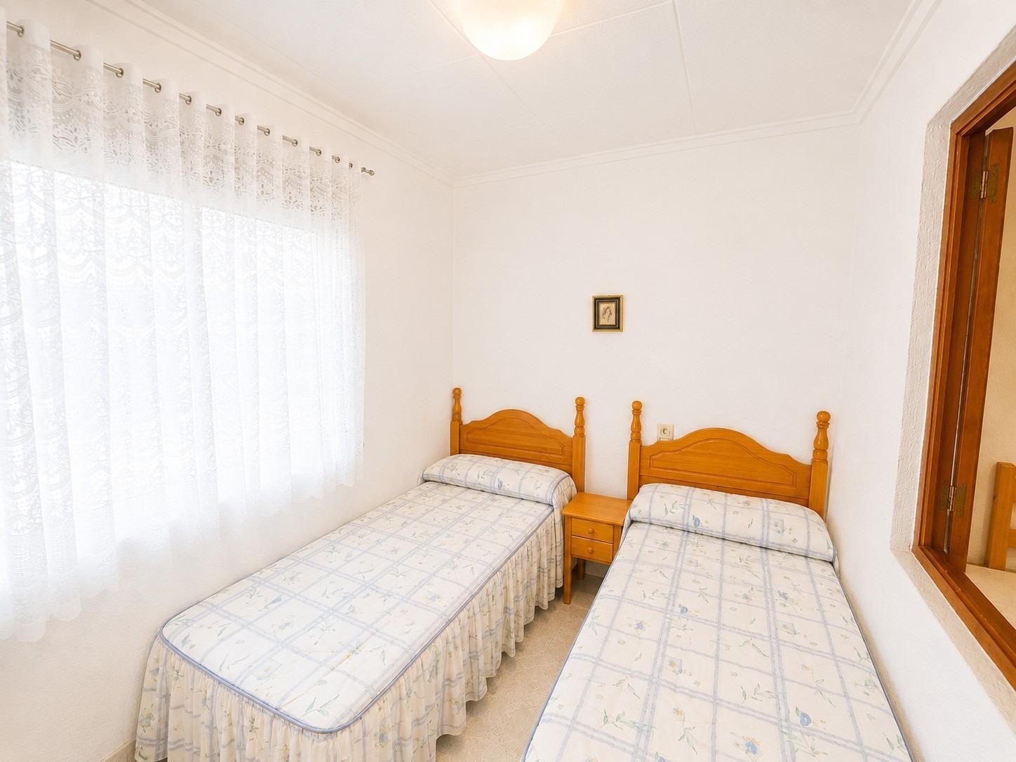 Bungalow en Torrevieja, Alicante, España 3 dormitorios, 52 m2 No. 195896