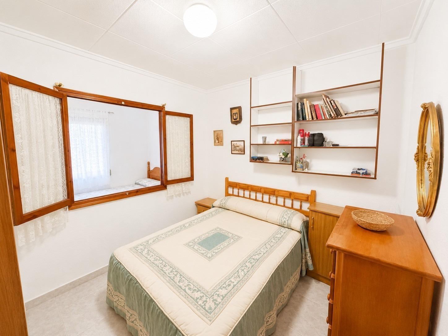 Bungalow en Torrevieja, Alicante, España 3 dormitorios, 52 m2 No. 195896