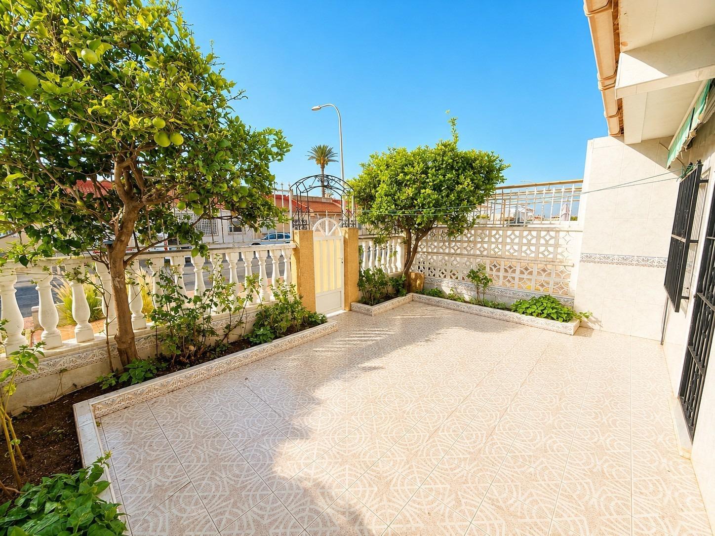 Bungalow en Torrevieja, Alicante, España 3 dormitorios, 52 m2 No. 195896