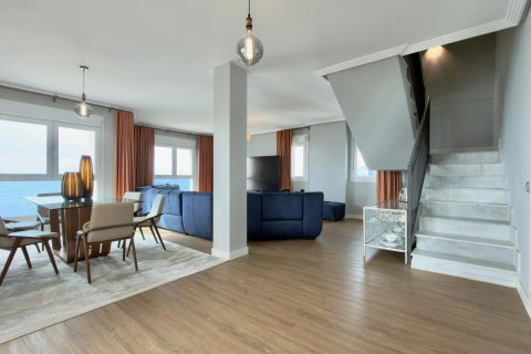 Attico a Villajoyosa, Alicante, Spagna 4 camere da letto, 255 mq. N° 167277