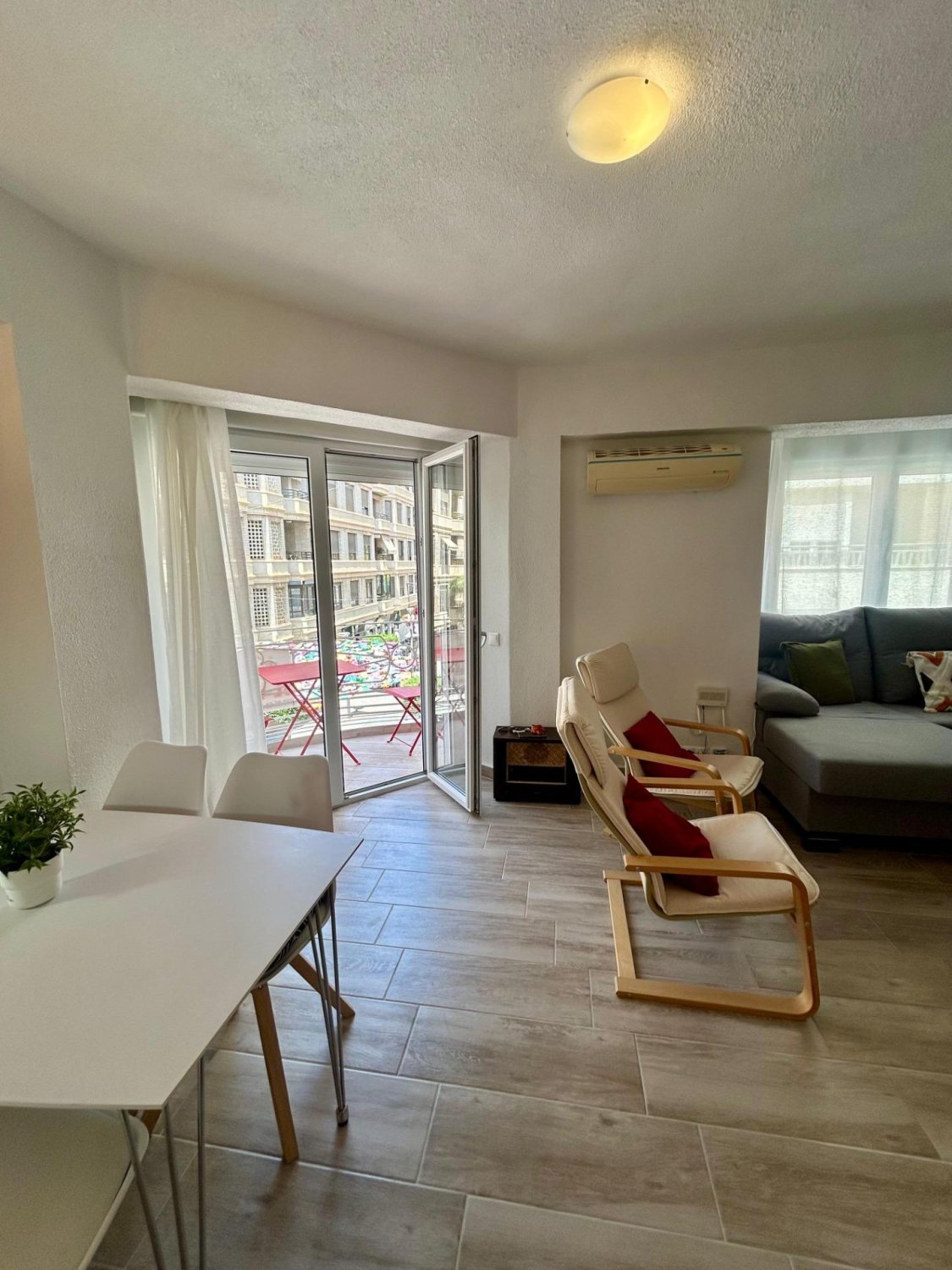 Apartment à Torrevieja, Alicante, Espagne 3 chambres, 100 m2 No. 167283