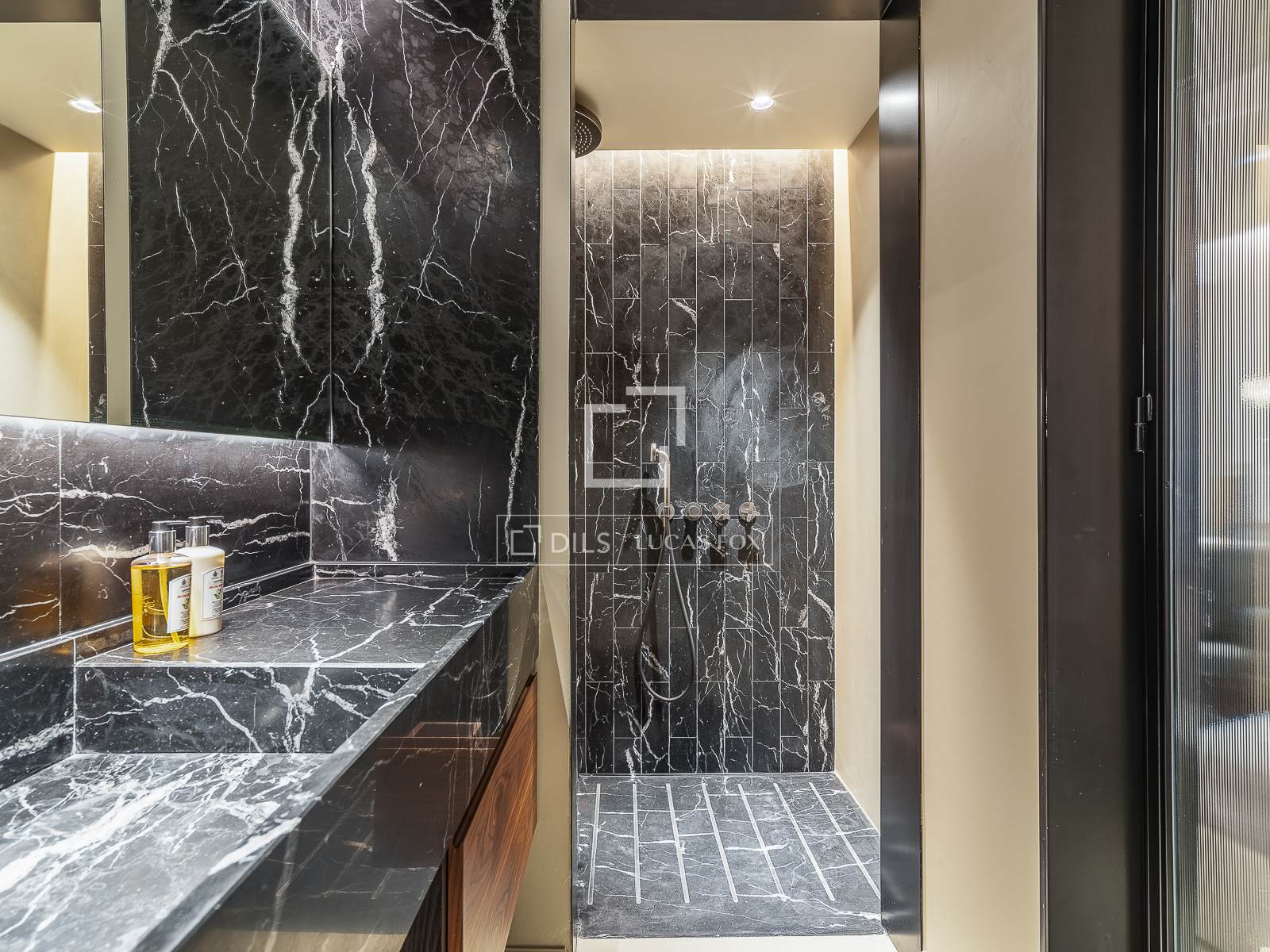 Apartment in Barcelona, Spain 3 bedrooms, 218 sq.m. No. 192590