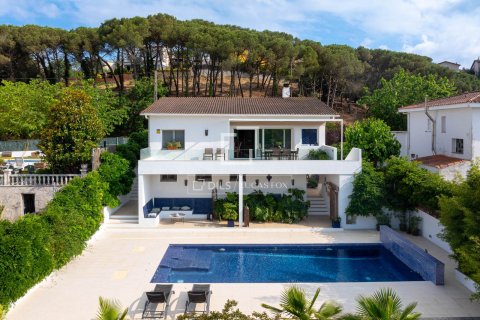 Villa i Vallromanes, Barcelona, Spanien 3 sovrum, 224 kvm. Nr. 192588