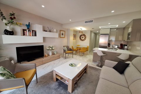 Apartment in Torrevieja, Alicante, Spain 2 bedrooms, 77 sq.m. No. 113501