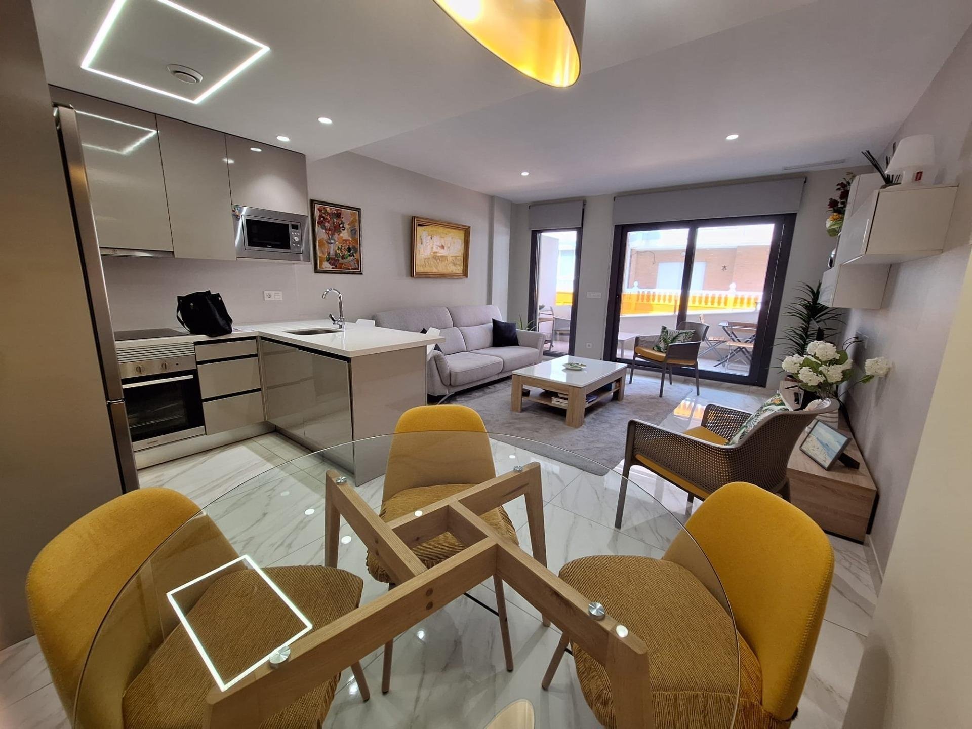 Apartamento en Torrevieja, Alicante, España 2 dormitorios, 77 m2 No. 113501