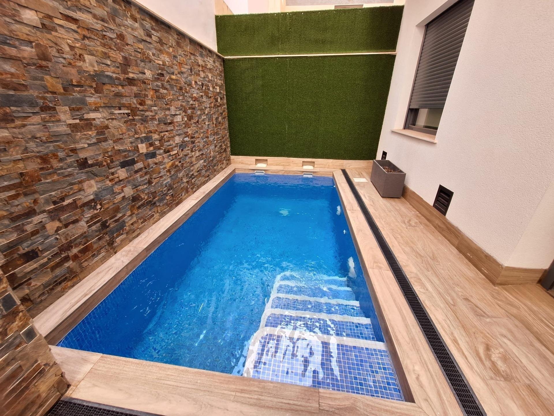 Apartamento en Torrevieja, Alicante, España 2 dormitorios, 77 m2 No. 113501