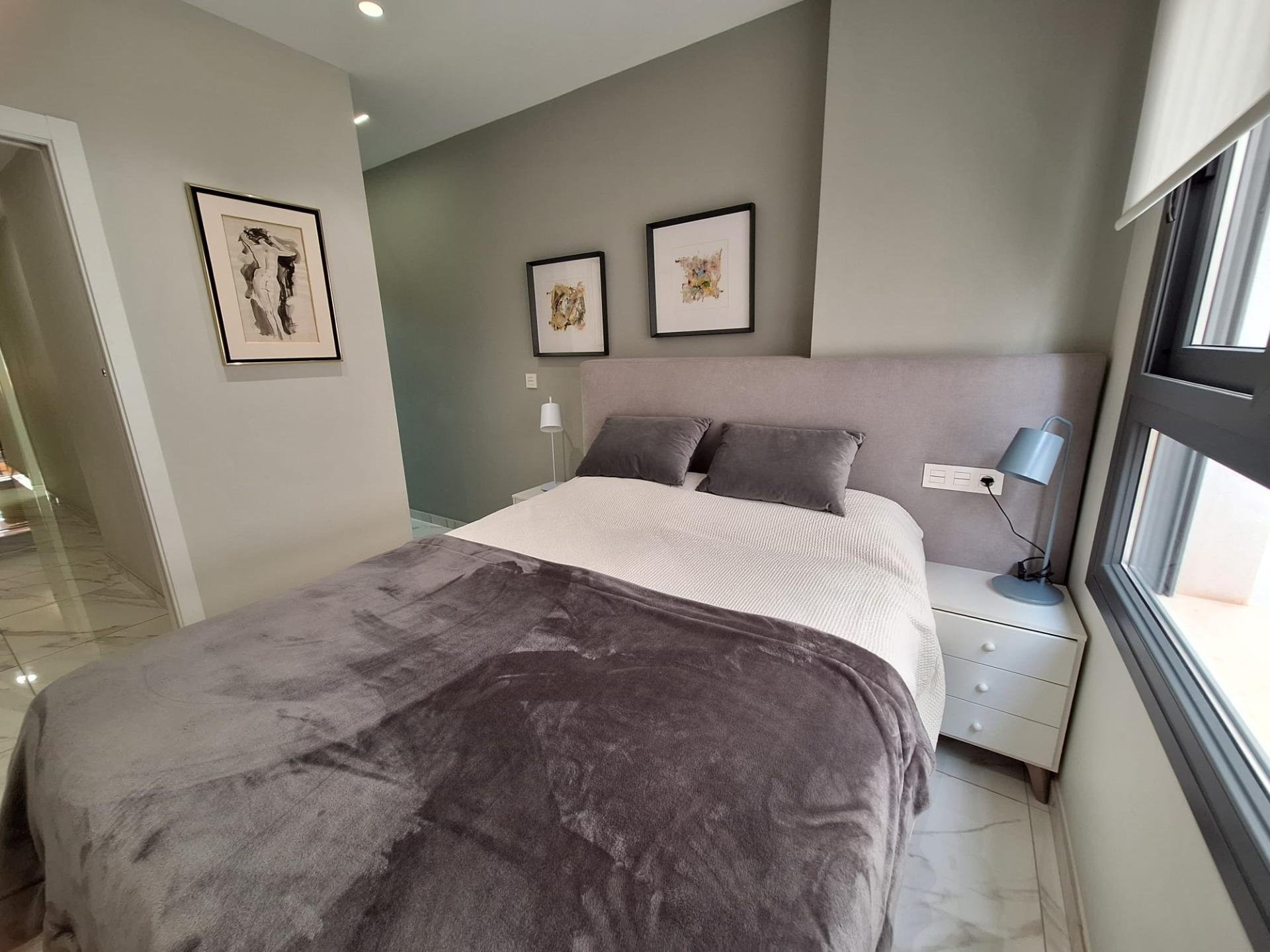 Apartamento en Torrevieja, Alicante, España 2 dormitorios, 77 m2 No. 113501