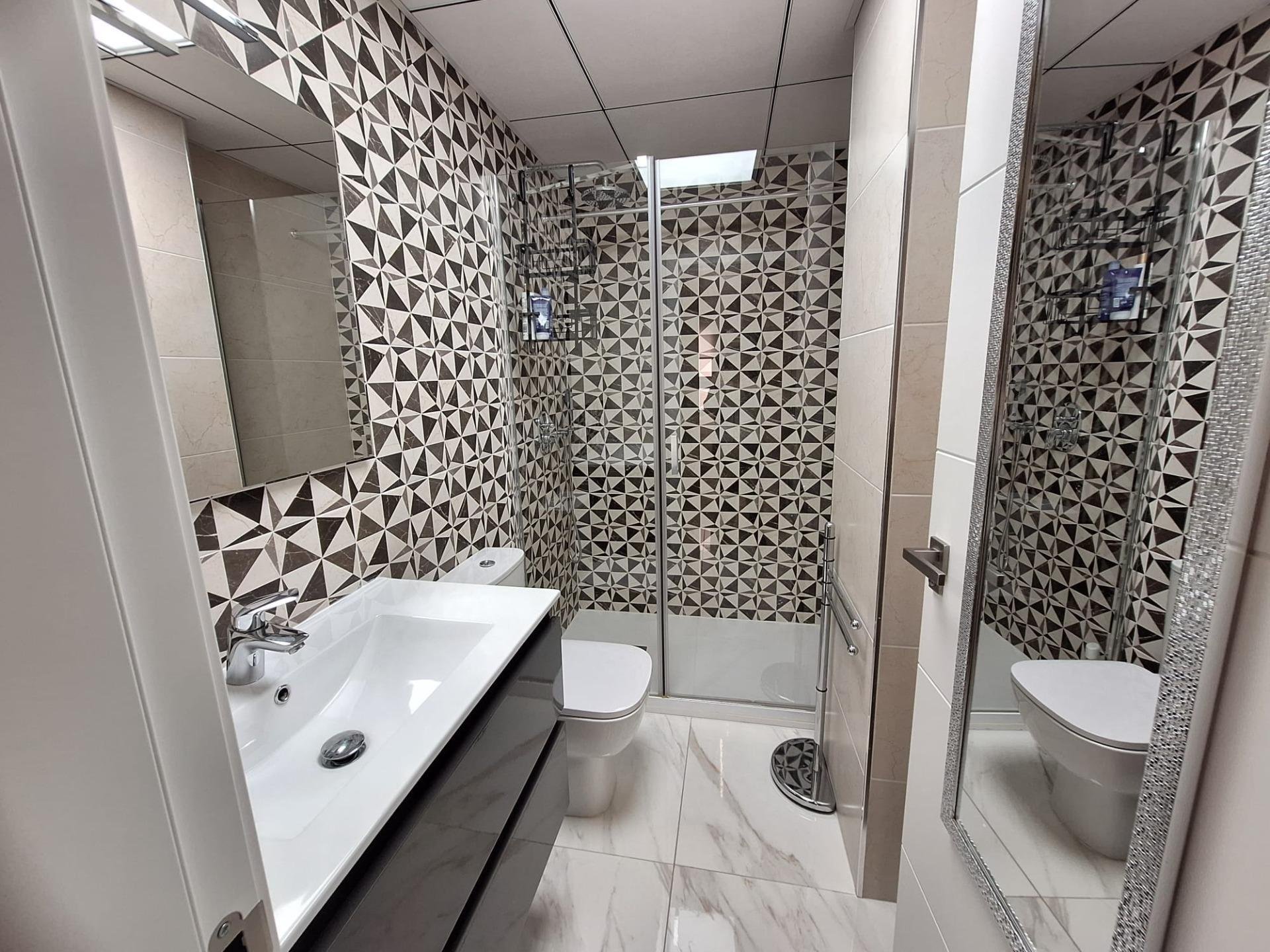 Apartamento en Torrevieja, Alicante, España 2 dormitorios, 77 m2 No. 113501