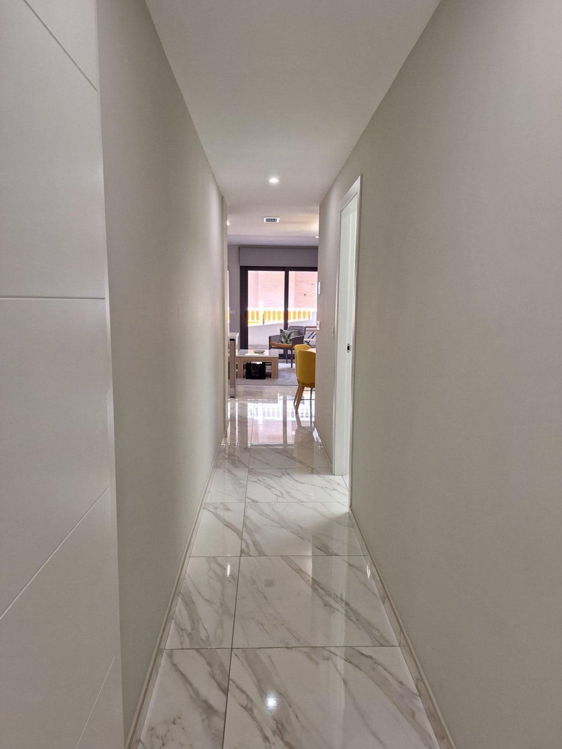 Apartamento en Torrevieja, Alicante, España 2 dormitorios, 77 m2 No. 113501